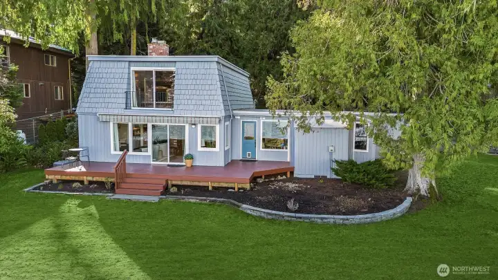 Easily accessible outdoor area and deck for entertaining.