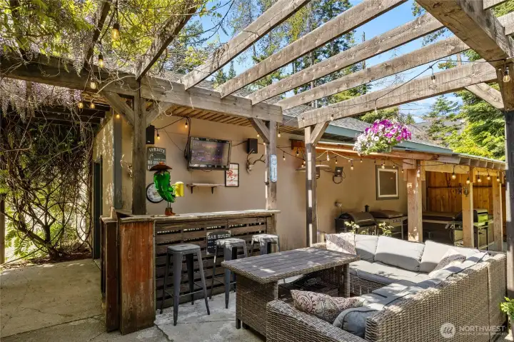 Wonderful outdoor entertainment area for Sunset dinners. Wonderful outdoor entertainment area for Sunset dinners.