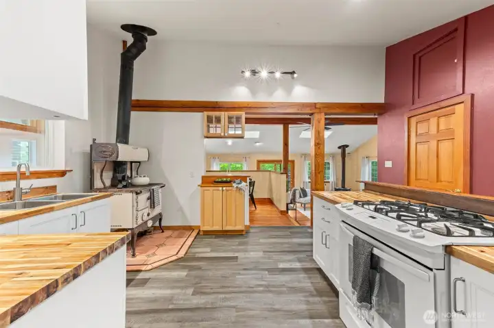 kitchen facing breakfast nook