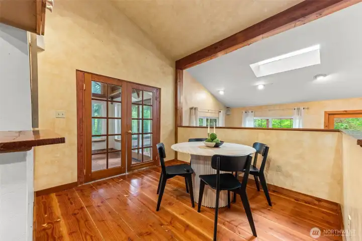 breakfast nook off kitchen