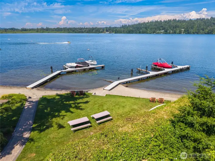 Relax on the expansive lawn overlooking the community docks and beautiful Lake Sammamish.
