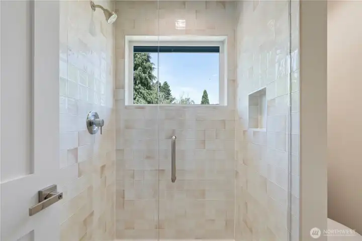 Ensuite 3/4 bath