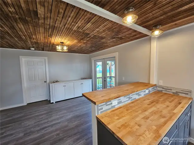 Island with built in bar for additional seating.