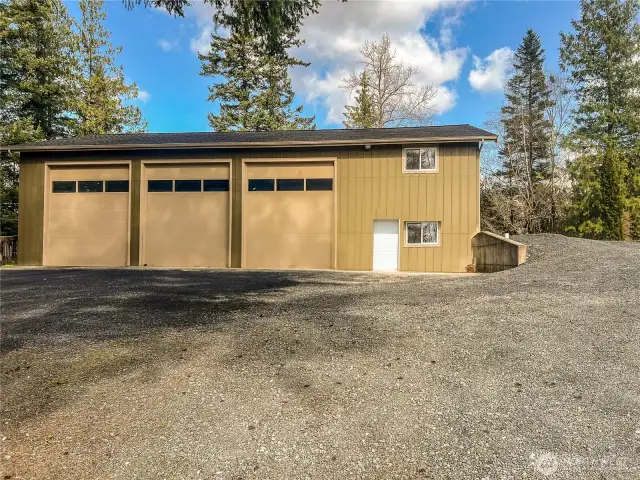60x40 Shop with 3 over- sized bays