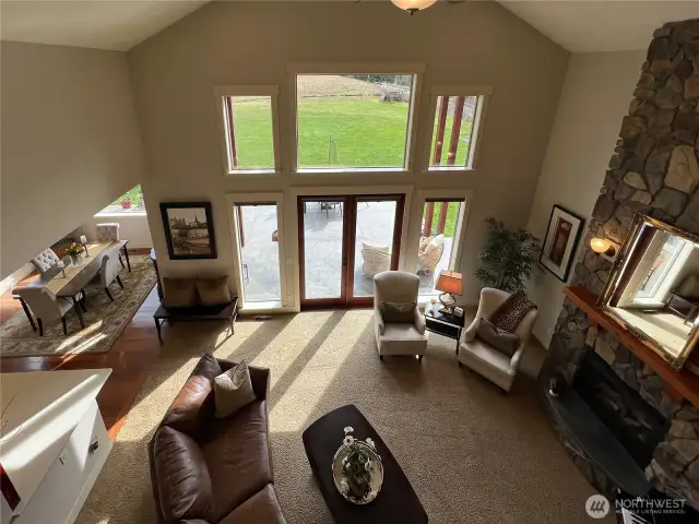 This home seamlessly connects indoor and outdoor living, the epitome of the PNW lifestyle.