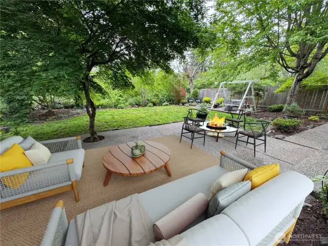 Enjoy a beautiful, private, fenced yard.  Swing conveys.