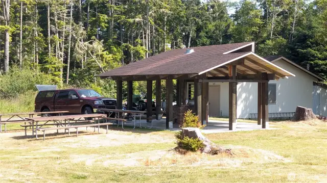 the Sunset Sands covered picnic pavilion offers a perfect gathering space—complete with sturdy shelter, nearby parking, and easy access to trails and the lake. A peaceful spot to relax, grill, or connect with neighbors under the open sky.