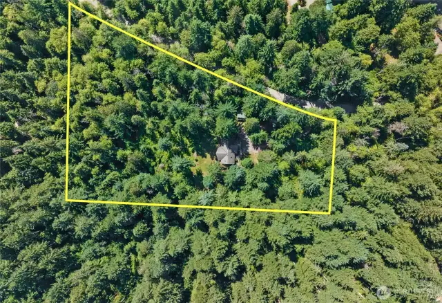 This peaceful sanctuary offers seclusion and natural beauty—just minutes from town.
