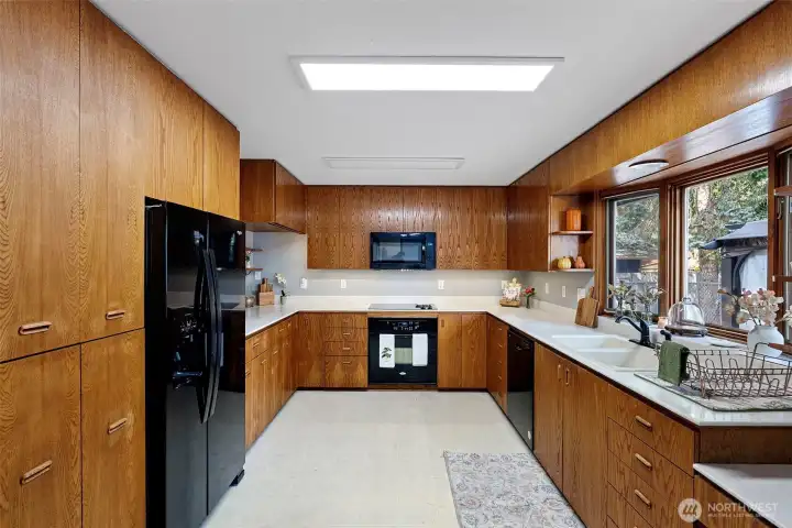 So much counter space