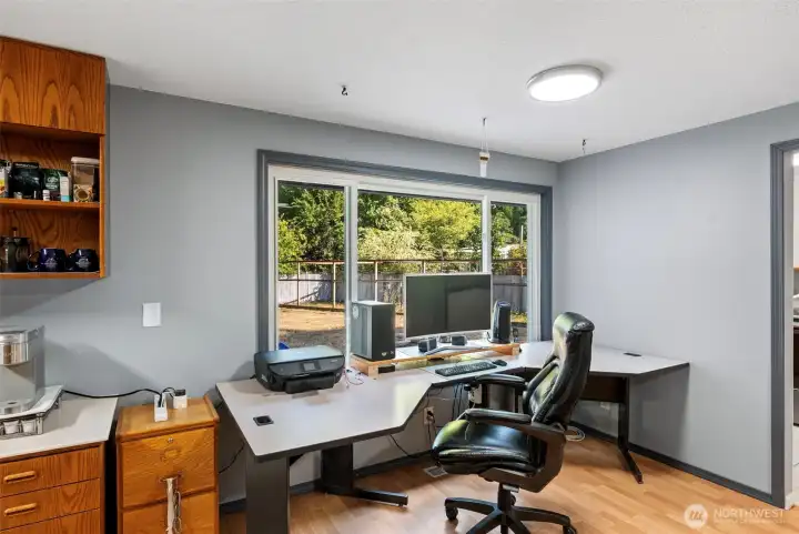 Even room for work space