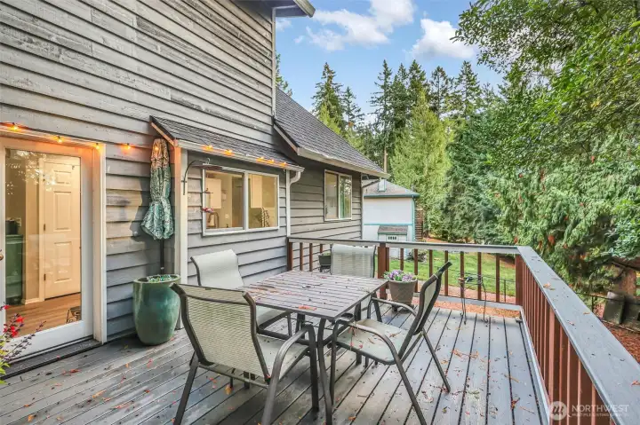 Large deck off the kitchen