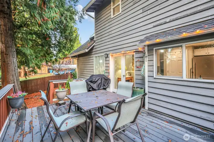 Composite decking for low maintenance