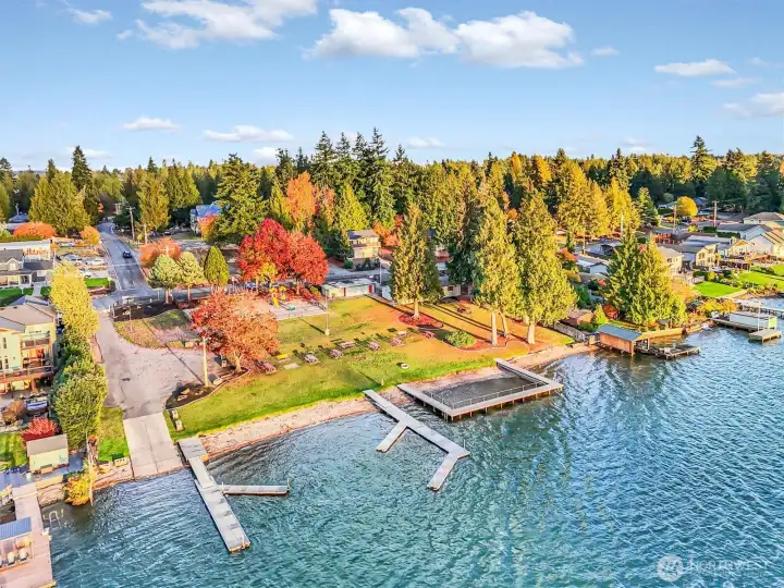 This home has access to the Inlet Island park. The park  has a boat launch, swim area, dock, play ground, clubhouse & tennis/basketball courts! All of this within a couple of blocks