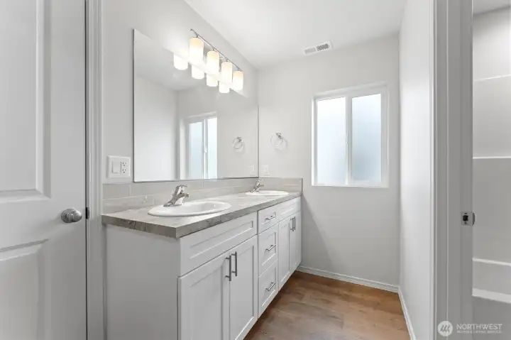 Photo of previously built home. Home may feature additional upgrades not available. Photos/build my vary.