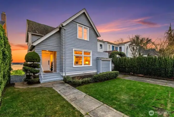 Enjoy city lights, boat traffic and sunsets all year long.