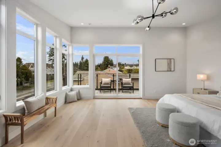 Primary bedroom, NO carpet:)