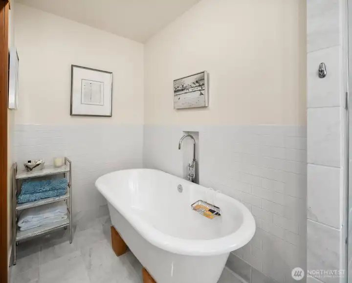 2nd primary suite bath