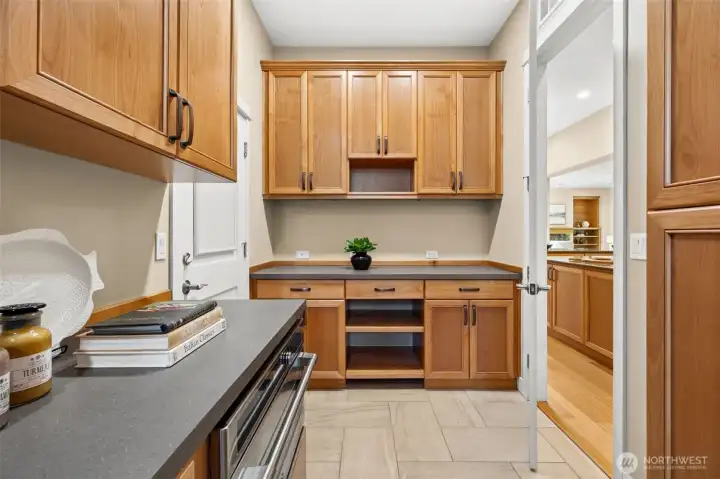 Lots of counter and cabinet space for all your projects and entertaining
