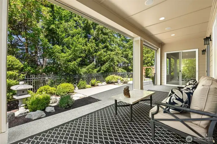 Views out to professionally landscaped yard and golf course greenbelt. "Zero-entry" on to patio, no stairs to enter either patio.