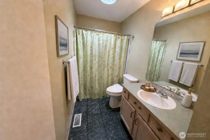 Upstairs main bathroom