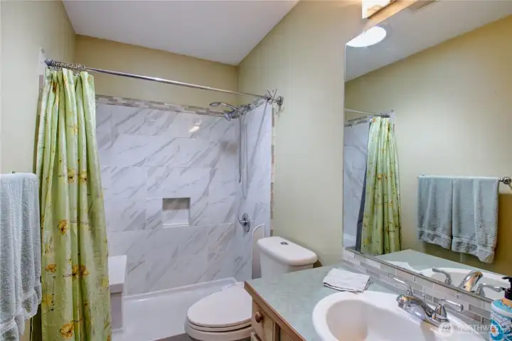 Upstairs main bathroom