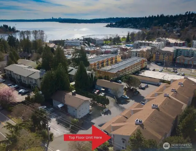 Walking distance to Juanita Beach!