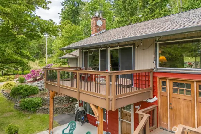 Spacious Trex deck to take in the stunning valley and mountain views. Imagine having coffee on your deck watching the sunrise over the mountains!