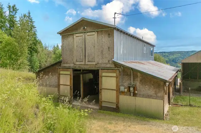 Front entrance to the barn.