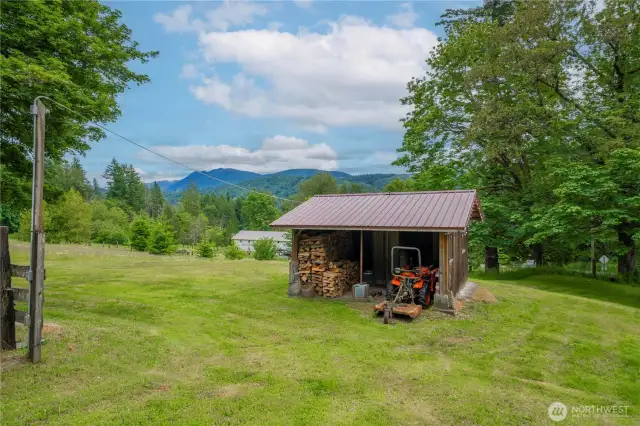 You won't get tired of your views here in the foothills of the Cascade Mountains. Welcome Home!