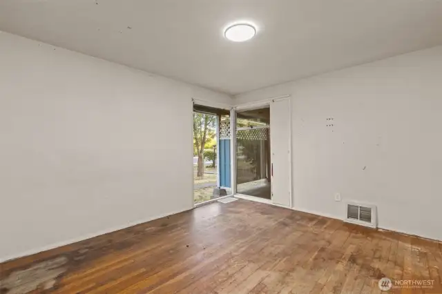 MASTER BEDROOM WITH CORNER WINDOWS