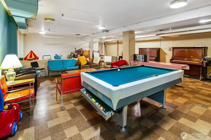 Extra hosting and entertaining space
