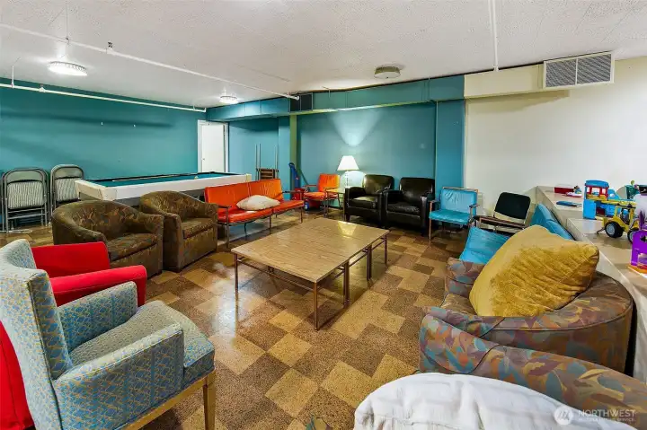 Extra hosting and entertaining space