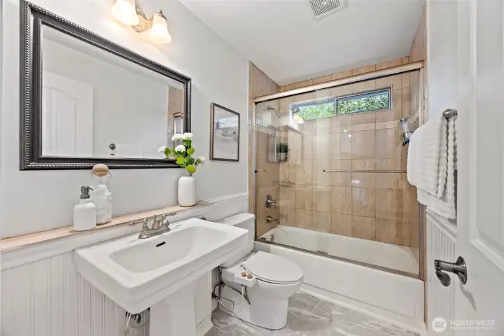 Full main bath
