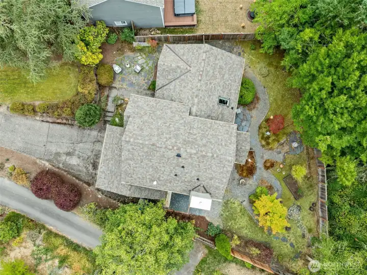 Wonderful location and central to a lot of amenities!