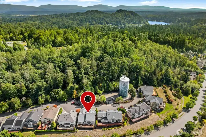 Nestled quietly with Lake Desire nearby for weekend kayaking!