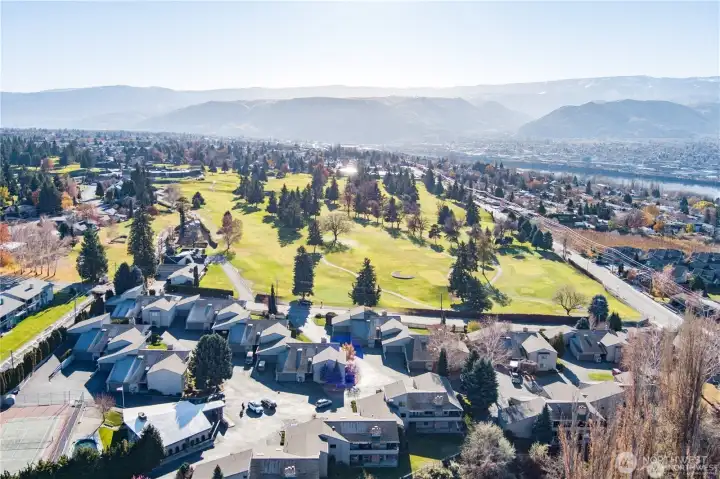 Canyon Creek Condominiums hug the north end of Wenatchee Golf and Country Club!