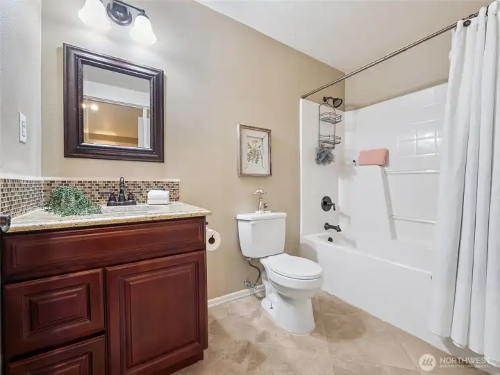 Full Bathroom off the bonus room