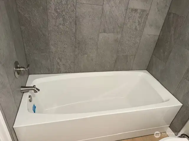 We SUPERSIZED the tub, to a FULL SIX FEET! No more tiny tubs, this thing is HUGE!