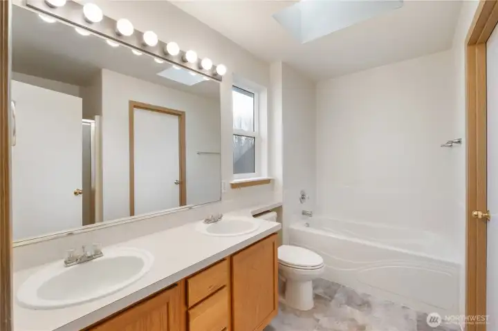 Primary 5 piece Bathroom