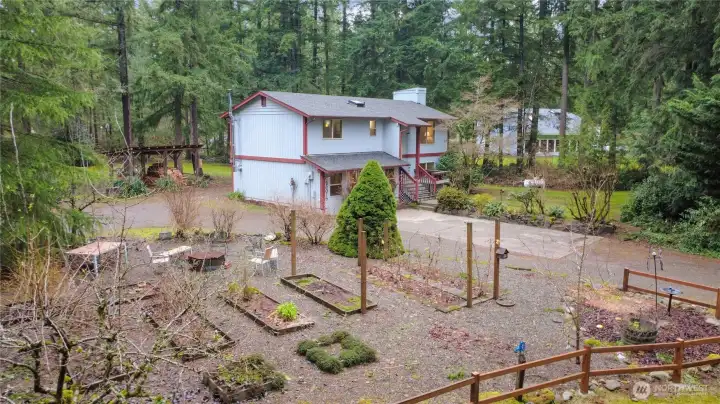 Garden, Gathering Space, Fire pit.
