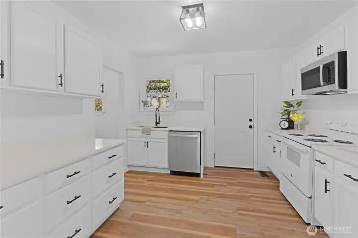 Access to the patio & backyard