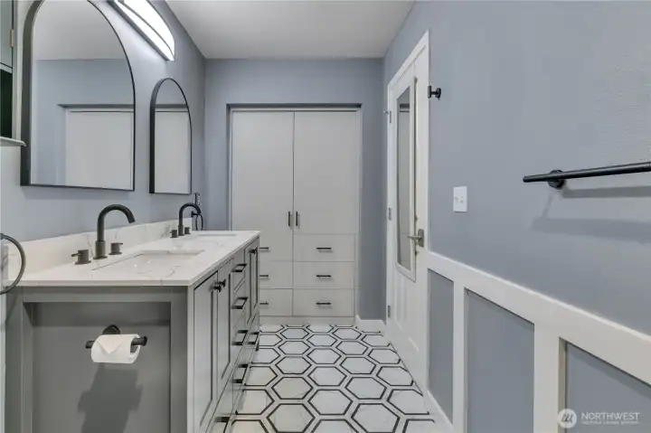 Another view of the upper level full bath