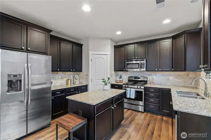 Plenty of room for breakfast around the island