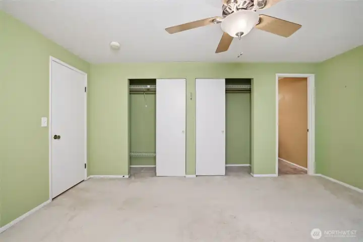 Closet system for maximum space