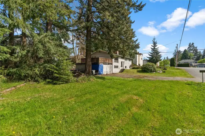 Street parallel corner lot