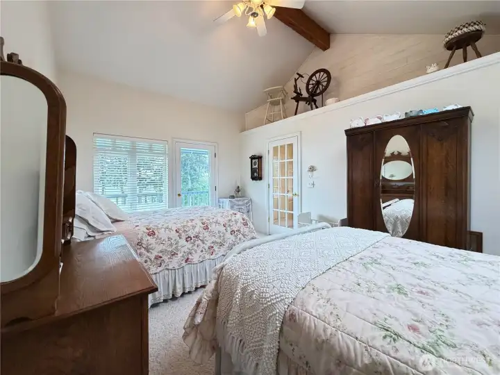 2nd bedroom