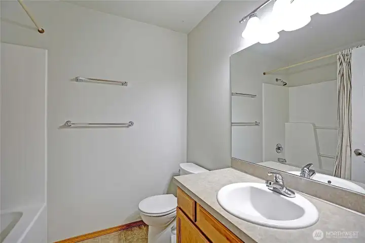 Full Guest Bath~