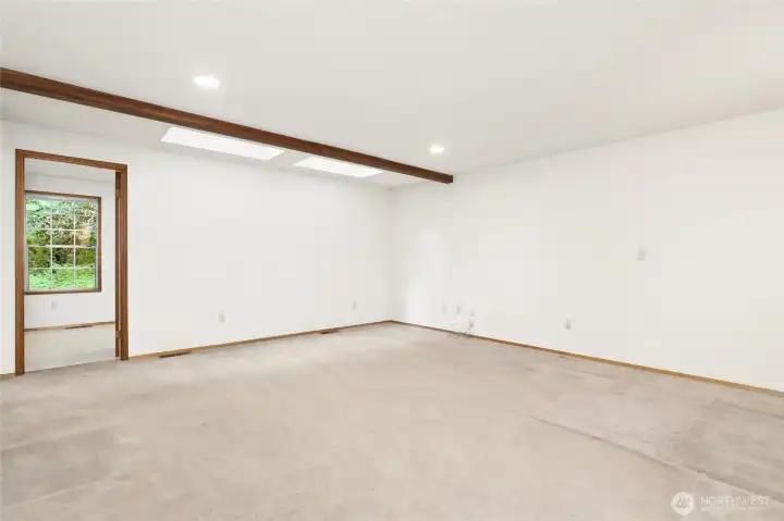 Great room not virtually staged