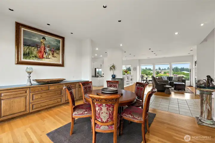 Dedicated Dining Area Captures Stunning Territorial Views!