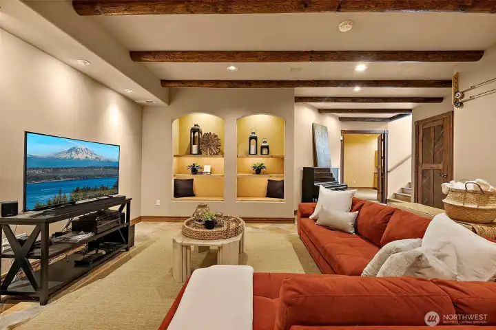 Versatile Daylight Basement w/ Expansive Rec Room!
